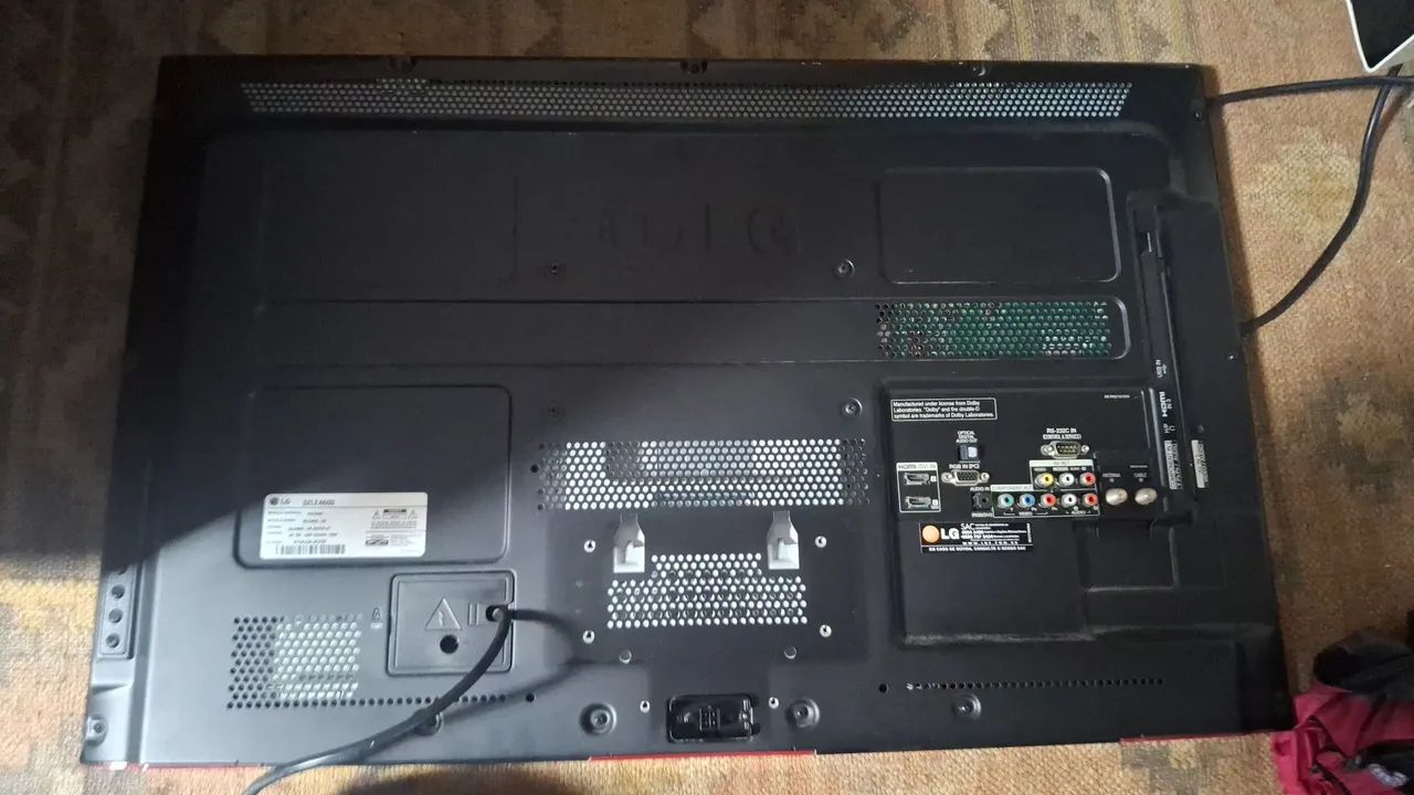 Tv LG 32 polegadas funcionando com suporte (sem controle) - Foto 3