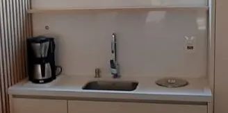 Bancada e frontão em quartzo Pure White