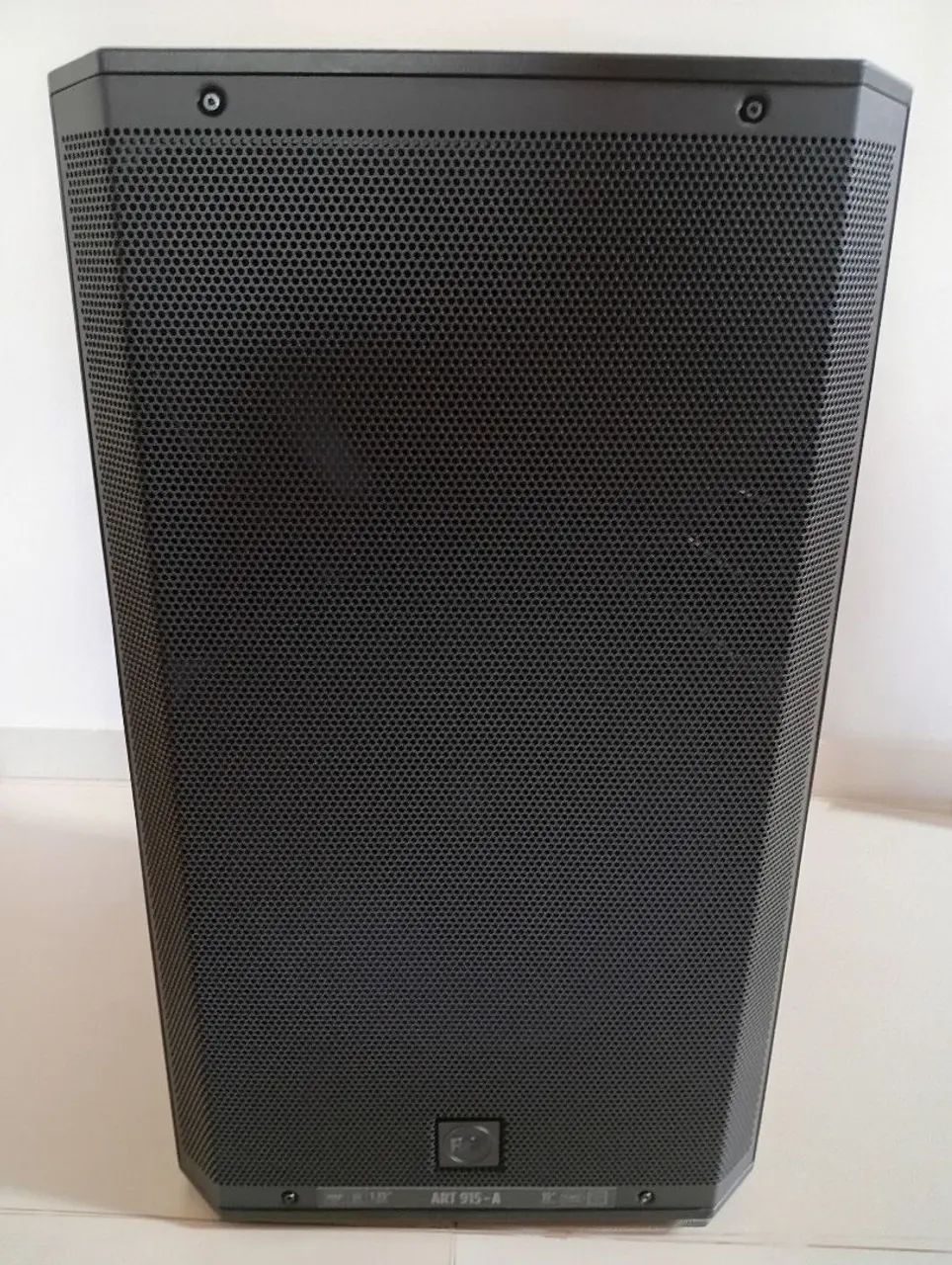 Caixa ativa RCF ART 915 NOVA