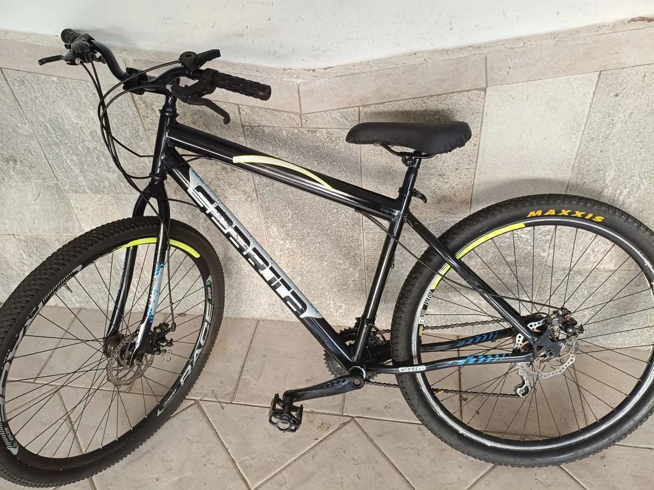 Bicicleta  aro 29 pneus especiais tubelles Kevlar revisada