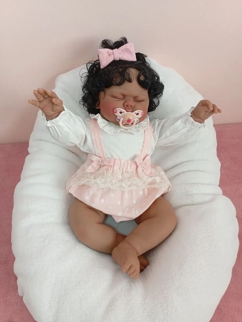  Boneca Bebê Reborn negra Dormindo  - Foto 5