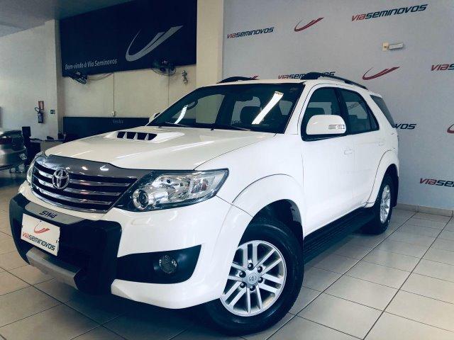 Hilux SW4 Diesel 3.0 - 4x4 7 lugares Completa
