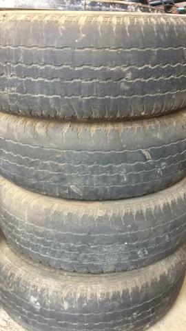 Vendo pneus bridstones caminhote