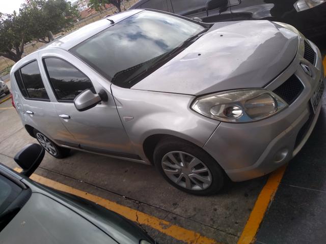 Vendo Sandero ano 2010/11 alienado a carta de crédito, Santander, entrada de 11.800 - Foto 3