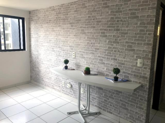 Lindo apartamento mobiliado quarto e sala area nobre de Jatiuca - 2 qds praia - Foto 9