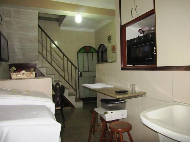 Linda casa colonial no carlos prates! 03 qtos. 01 suíte. 03 banhos. 01 varanda. 03 vagas. - Foto 15