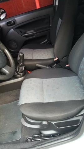 Ford fiesta 1.0 flex - Foto 5