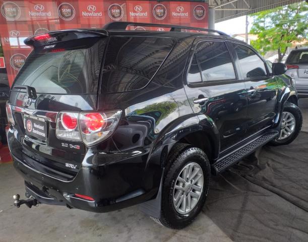 TOYOTA HILUX SW4 3.0 SRV 4X4 7 LUGARES 16V TURBO INTERCOOLER DIESEL 4P AUTOMA. - Foto 3