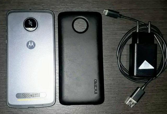 Moto z2 play + snap de bateria + carregador turbo