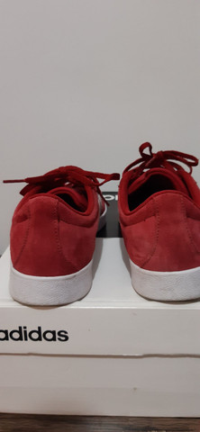 adidas vermelho camurça