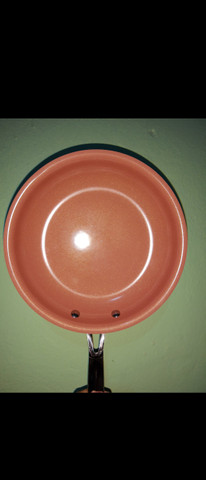 Frigideira antiaderente R$ = 125,00