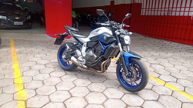 YAMAHA MT-07 CINZA