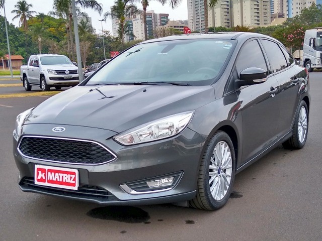 FOCUS FASTBACK SE PLUS 2.0
