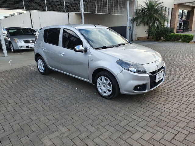 VENDO RENAULT SANDERO EXP COMPLETO ANO 2014 MOTOR 1.6 CÂMBIO MANUAL CARRO REVISADO