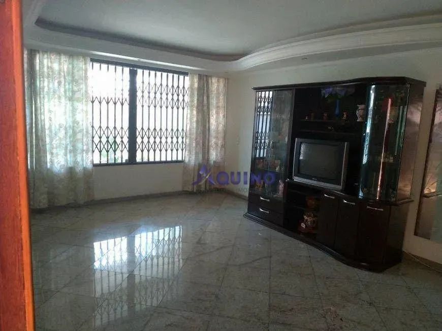 Casa em excelente localização, com potencial para moradia e negócios, garagem para até 10  - Foto 4