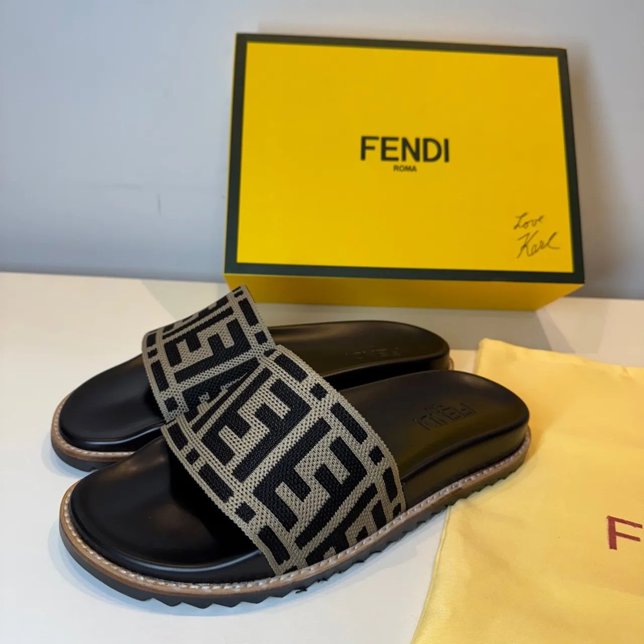 Chinelo Fendi
