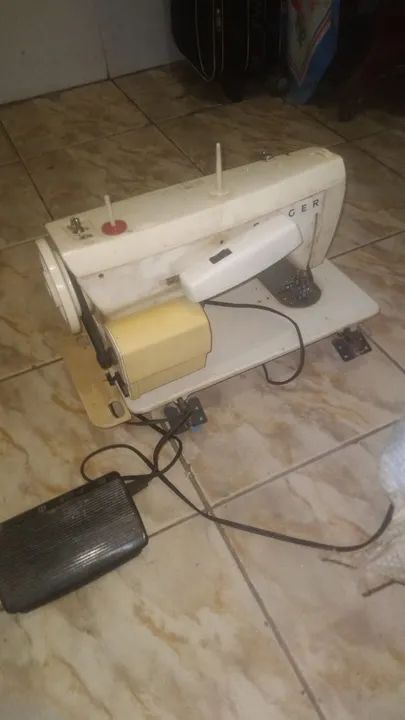 Maquina de costura SINGER - Foto 2