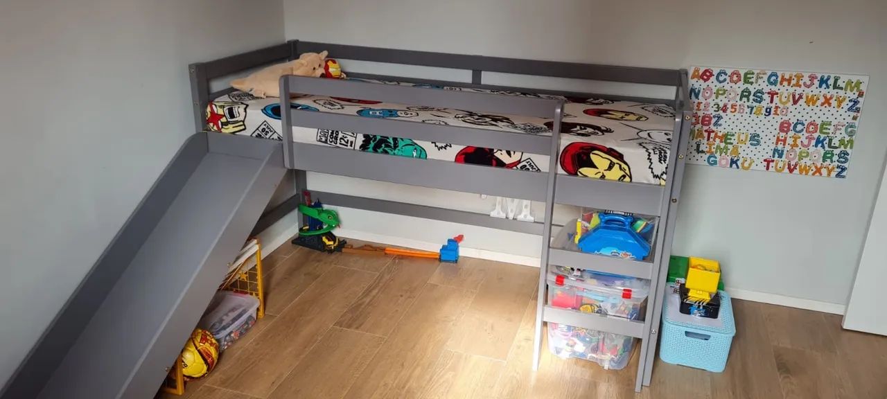 Cama Infantil Cinza com Escorregador Removível - Usada  