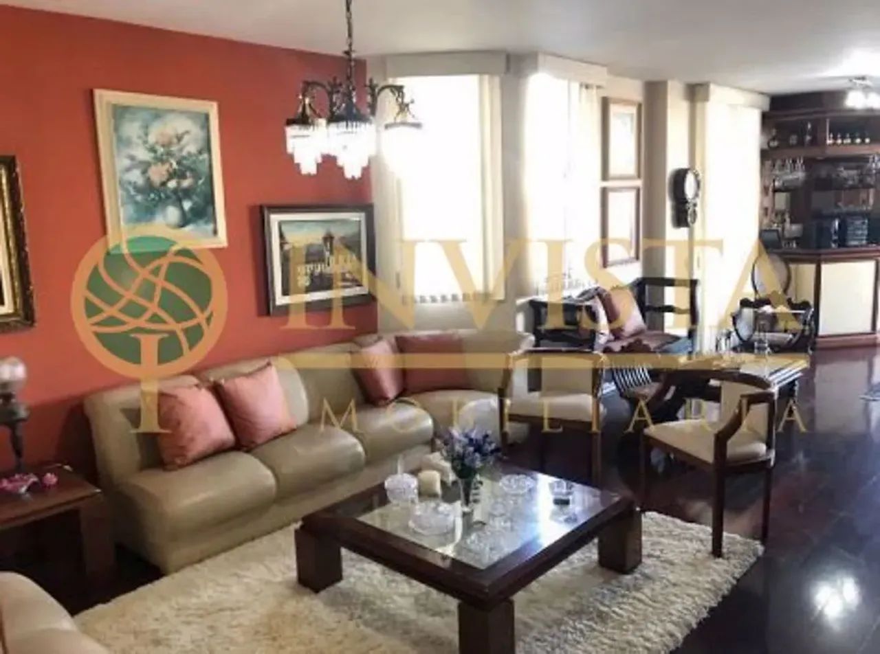 Apartamento no Centro de Florianópolis com 3 quartos e 2 vagas.