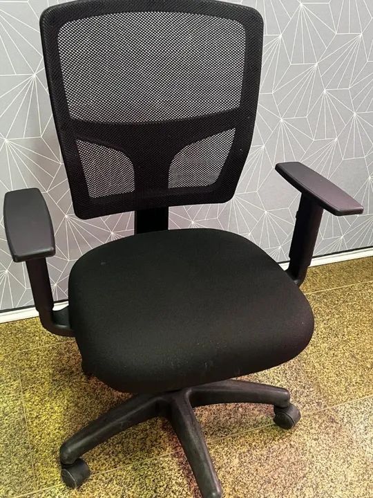 Vendo cadeira com rodinhas