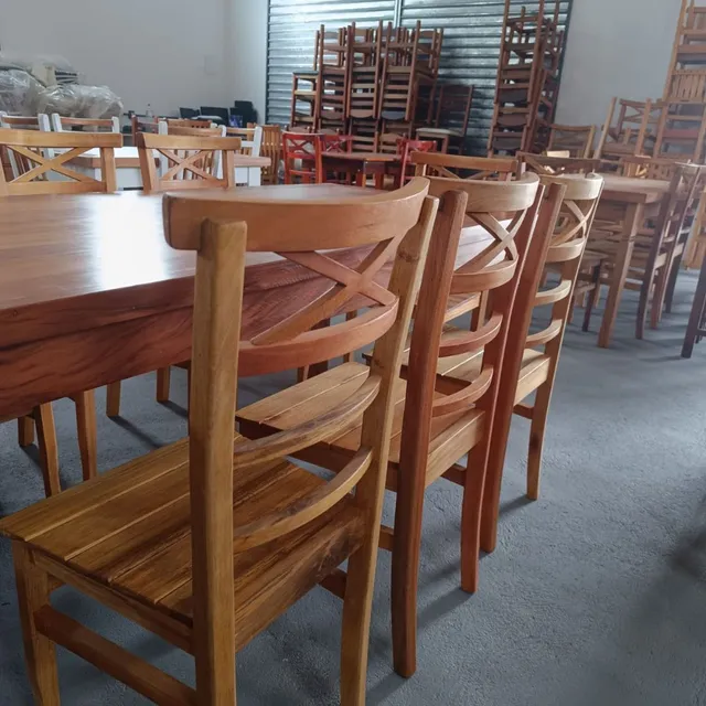 Mesa de madeira maciça nova 2x90+8 cadeiras X. $ 3.299,00