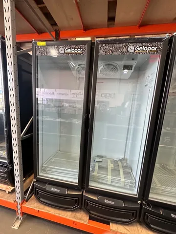 Expositor GCBC cervejeira 2 portas 950 litros Gelopar