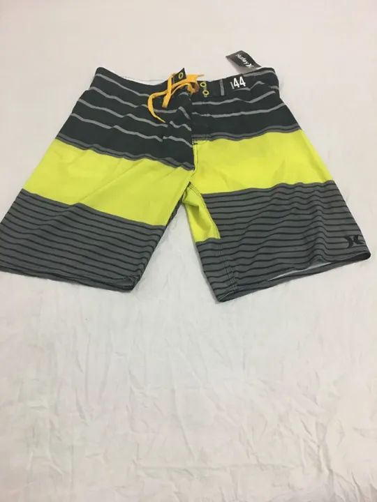 Bermuda Hurley, impermeável, nova, tamanho 44