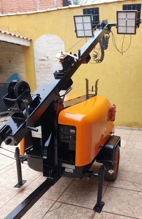 TORRE DE ILUMINAÇÃO GERADOR 4 REFLETORES A DIESEL - Foto 3