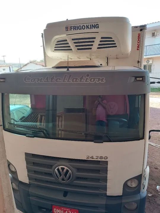 Caminhão baú frio 8 metros 24.280 completo  - Foto 4