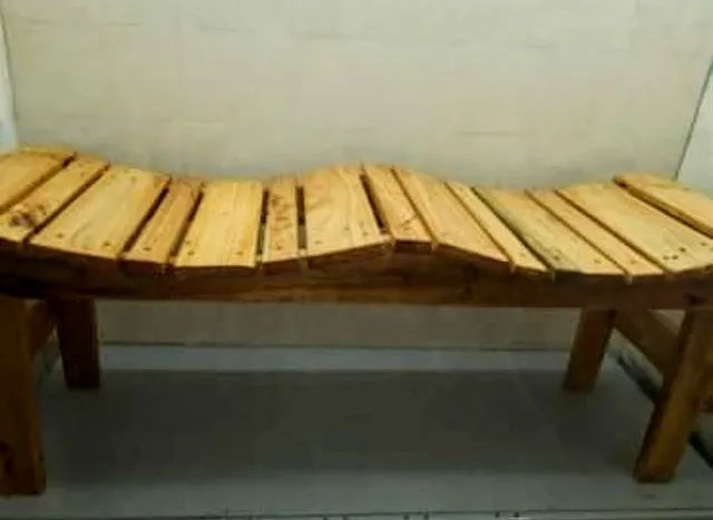 Banco madeira maciça demolição pallets  - Foto 2
