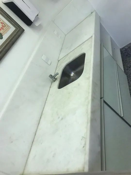 Pias de cozinha em mármore branco 