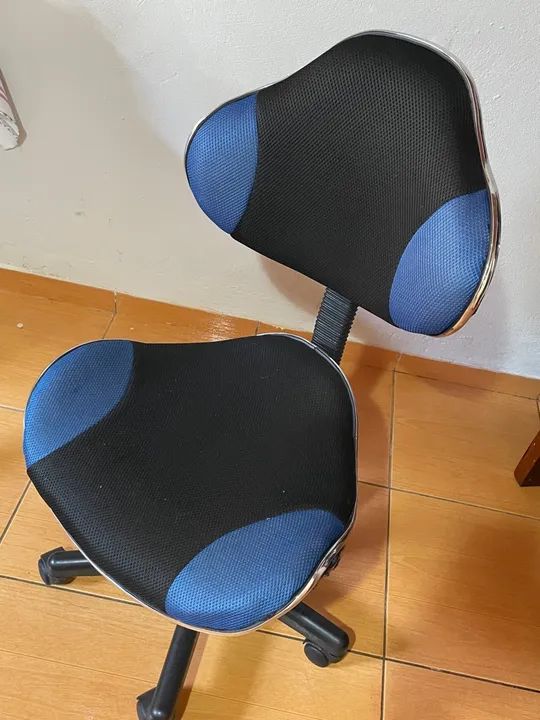 Cadeira de Escritório Giratória com Rodinhas - Foto 2