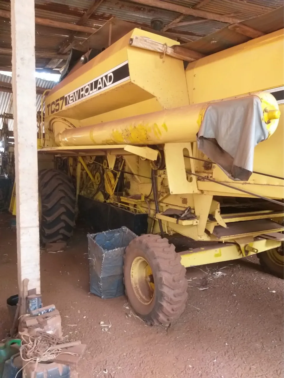 Colheitadeira New Holland TC57