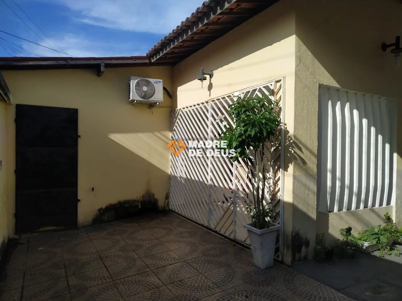 Vende-se Excelente Casa Residencial ou Comercial com Localização Privilegiada - Foto 5