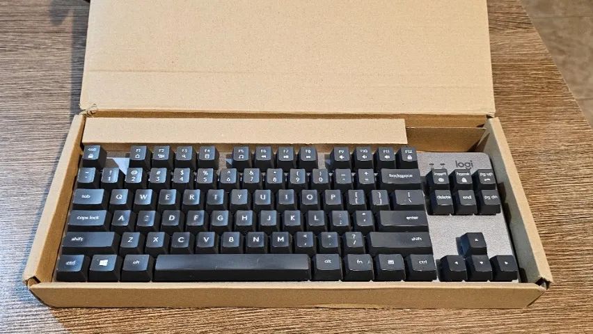 Logitech K835 Mechanical Keyboard – Blue Switches64617796123521121