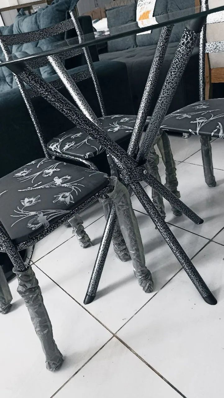 Mesa de Jantar em Metal com Tampo de Vidro - Foto 3