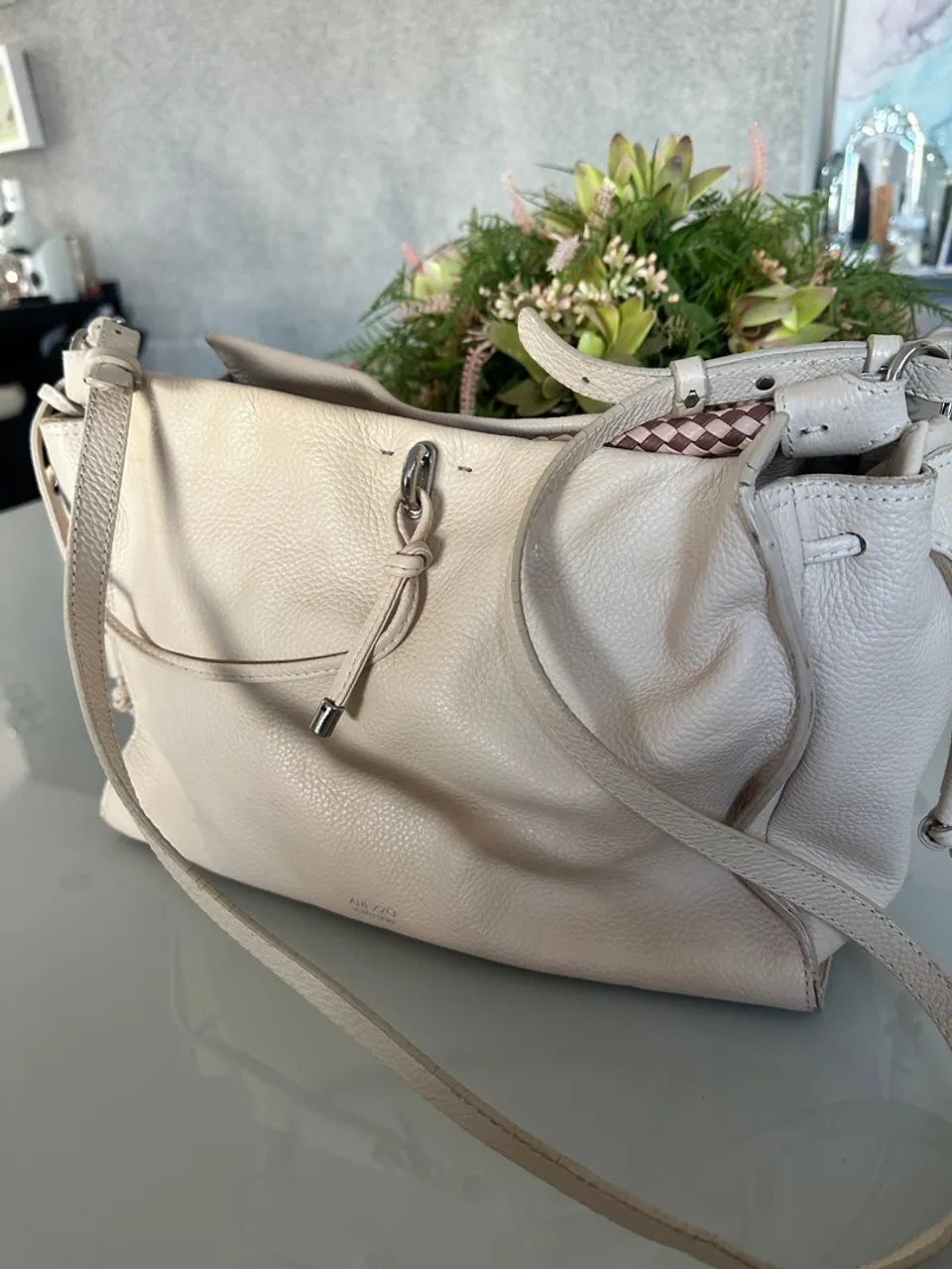 Bolsa de Ombro Arezzo Bege - Elegância e Estilo