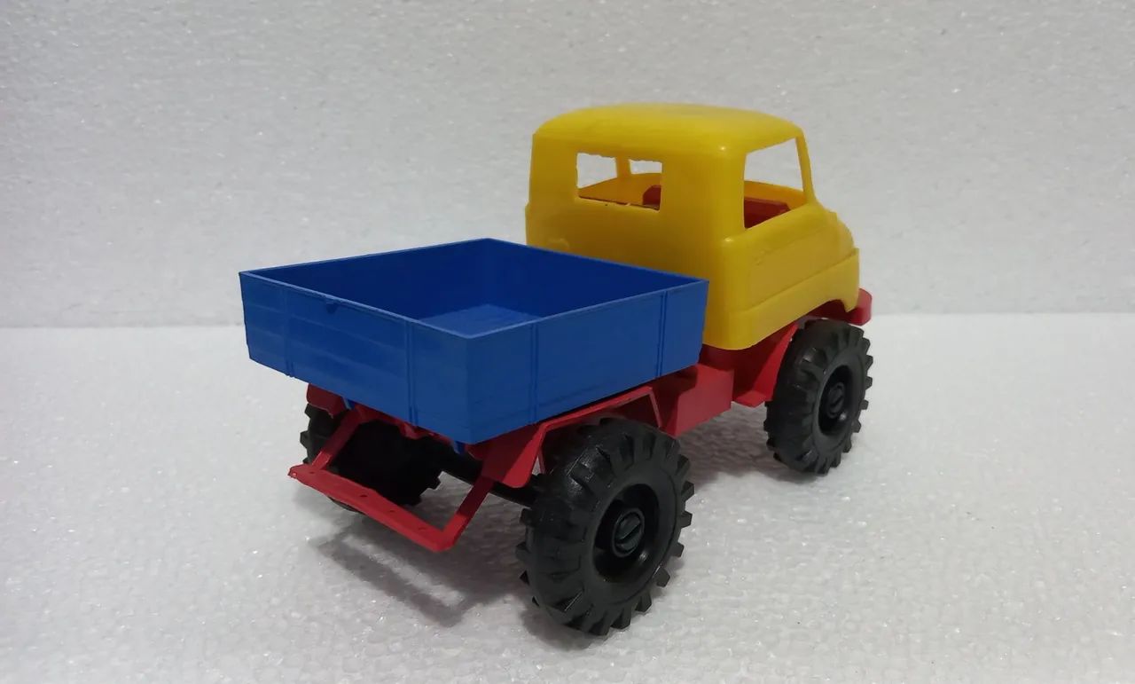 Caminhão de brinquedo antigo UNIMOG. - Foto 2