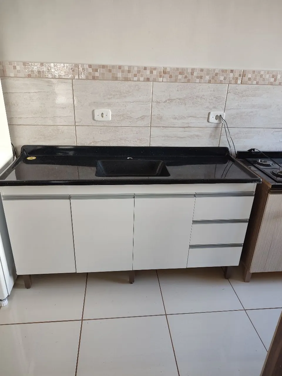 Balcão de cozinha e Pia branco com 3 portas e 3 gavetas