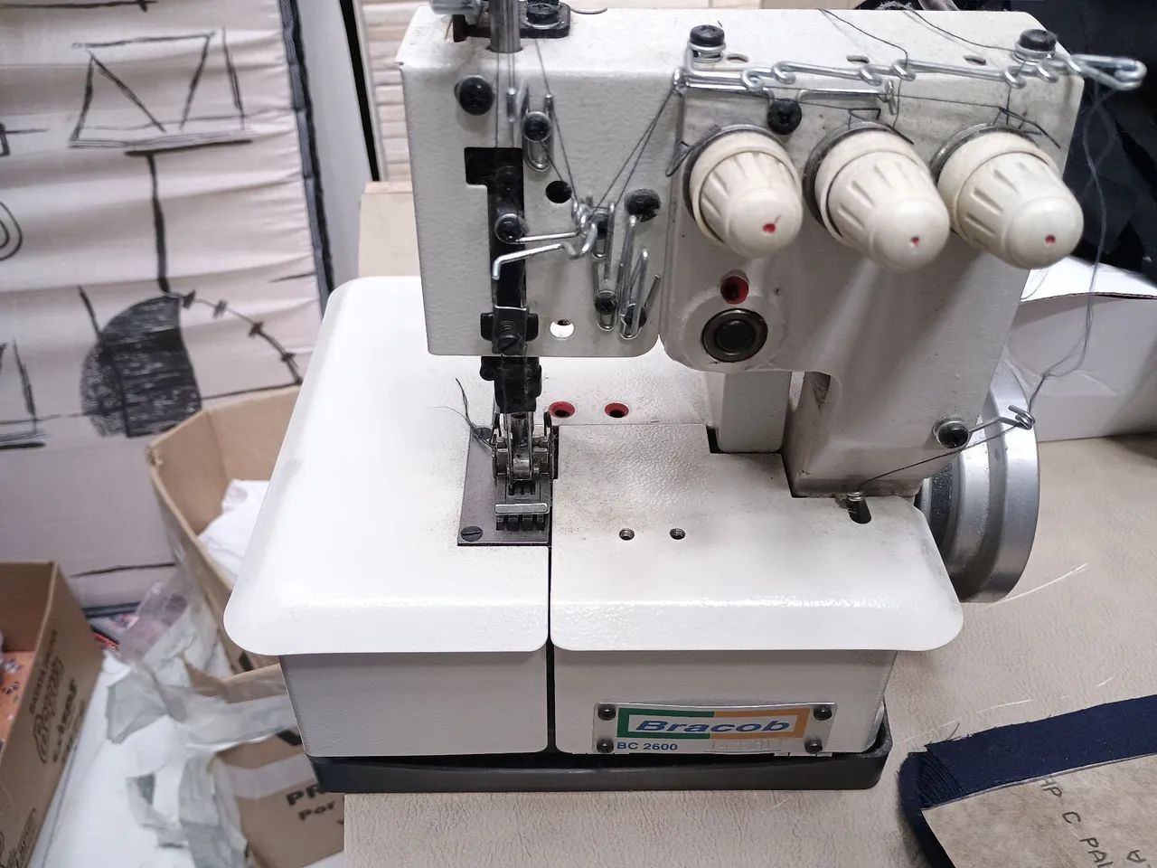 Vendo máquina de costura Galoneira Bracop semi-nova  - Foto 4