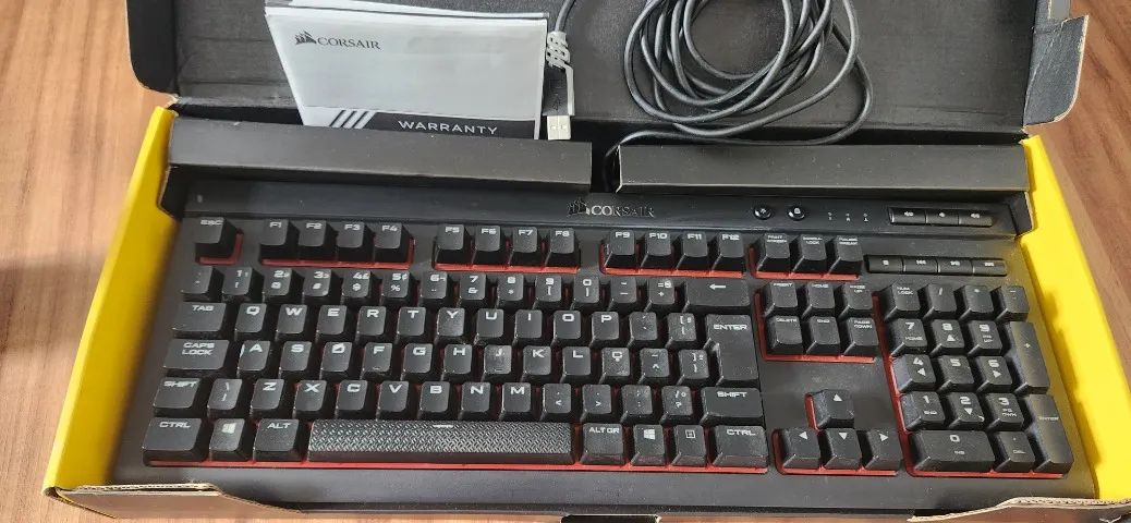 Teclado Mecânico Corsair K68 - Foto 2