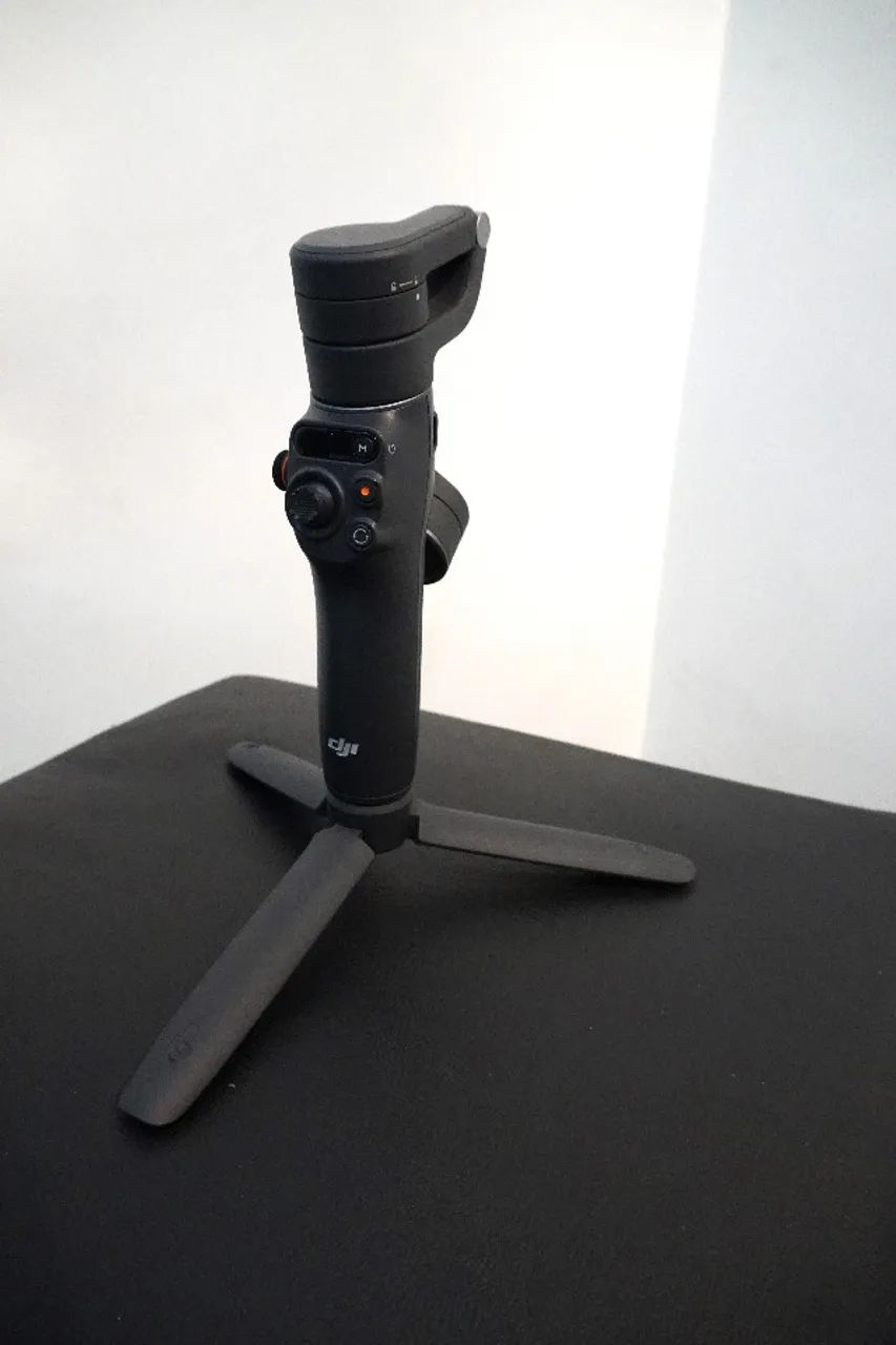 Gimbal para celular DJI Osmo Mobile 6 - Cor Cinza-escuro