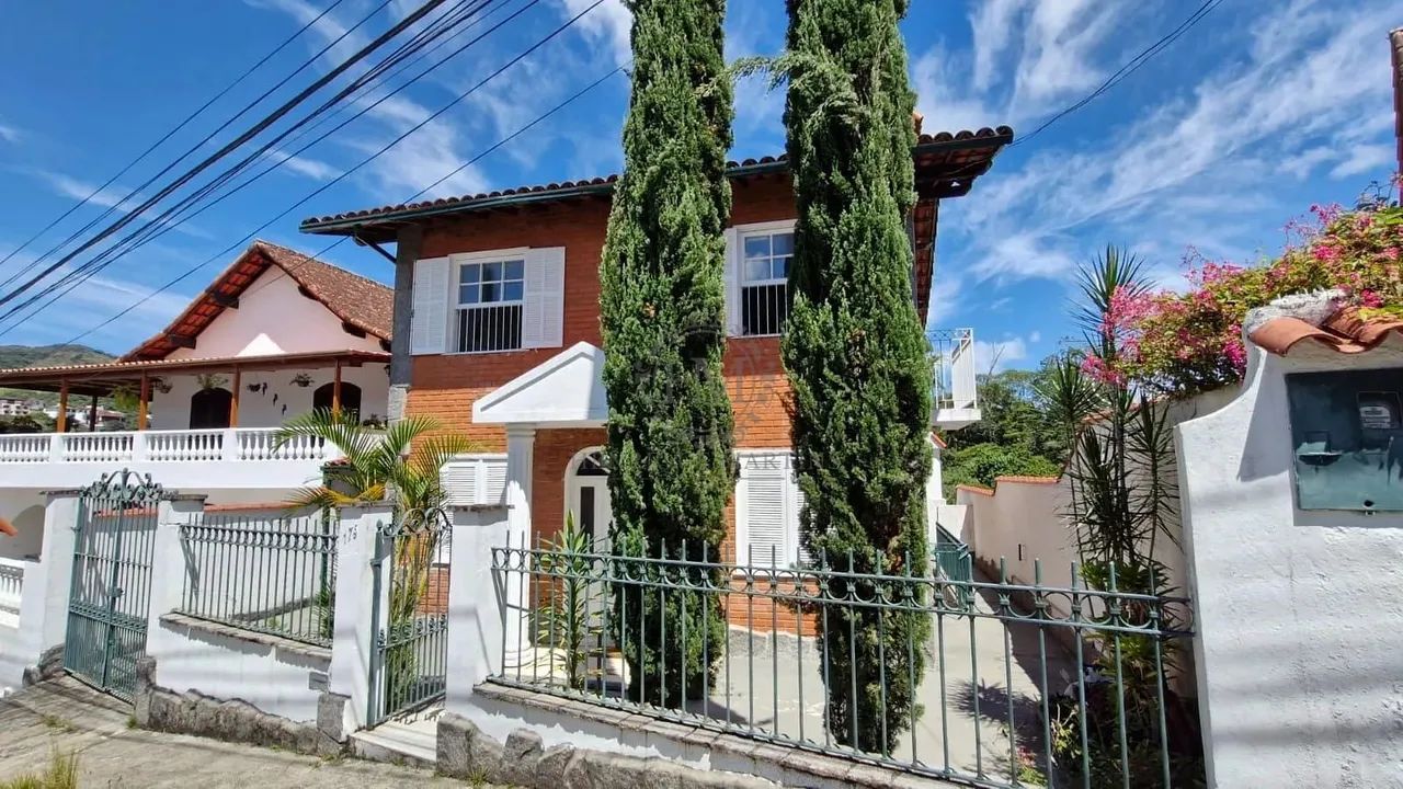 Casa à venda no Centro nobre de Petrópolis, RJ por R$ 1.390.000,00