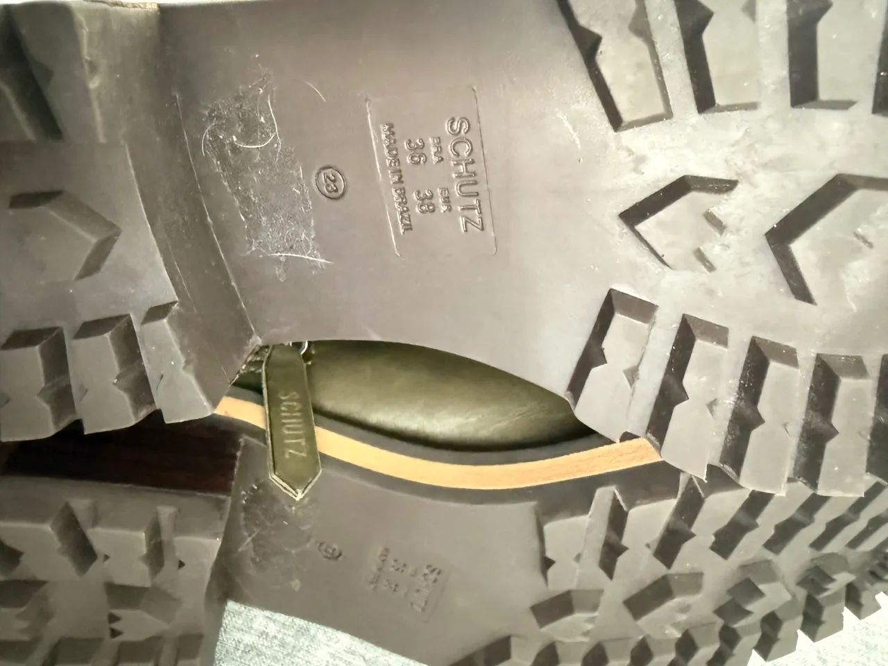 Bota Couro Biker Schutz 36 - Foto 3