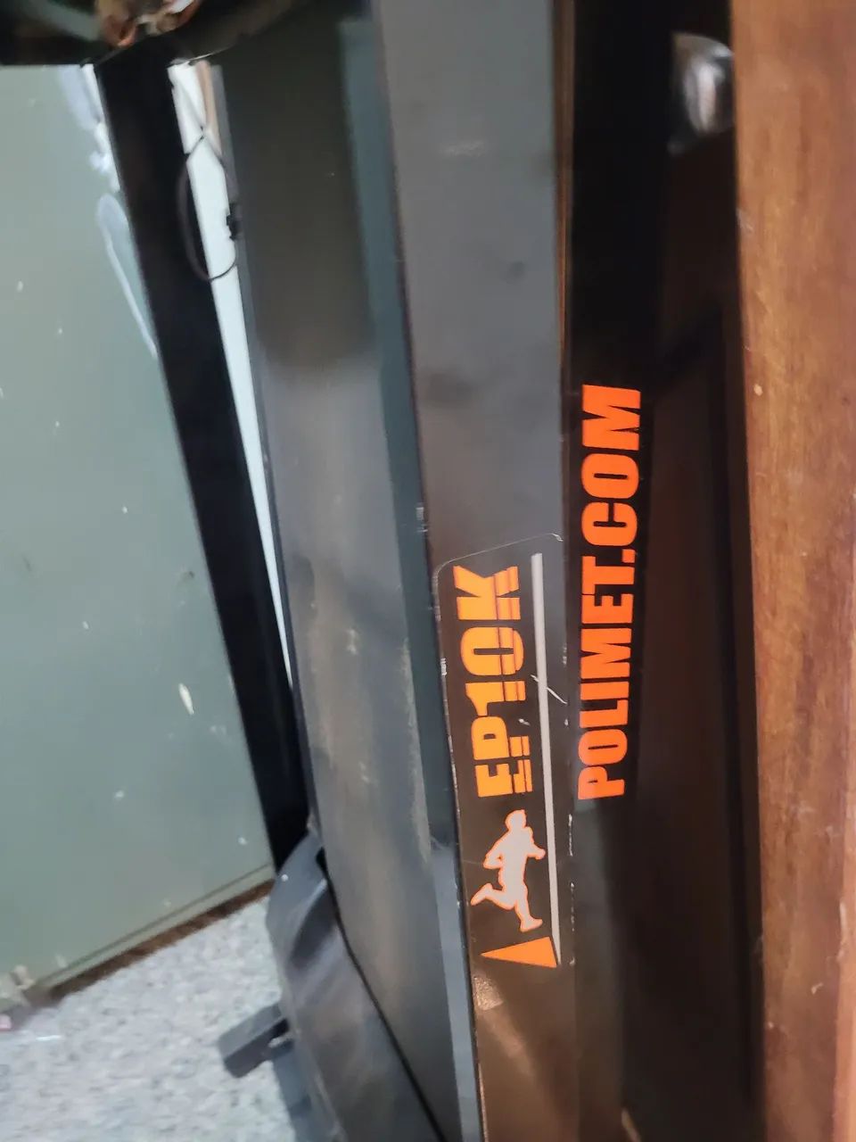 Esteira ergometrica com pequeno defeito