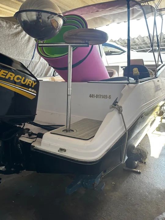 Lancha em ótimo estado 21 pés 8 tripulantes tudo novinho, sem detalhes. - Foto 11