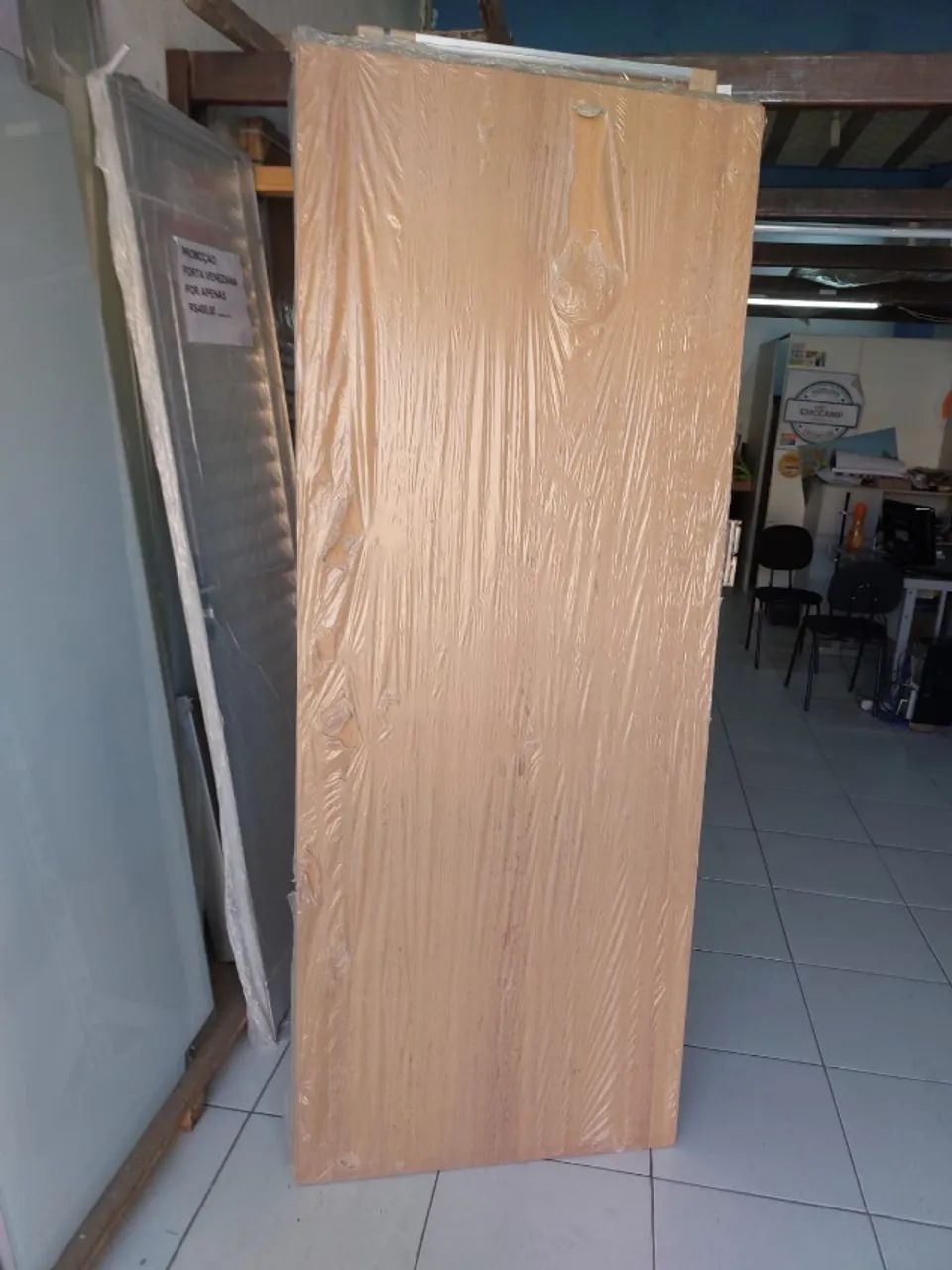 Porta madeira acabamento angelim e sucupira R$ 250,00 - Foto 3