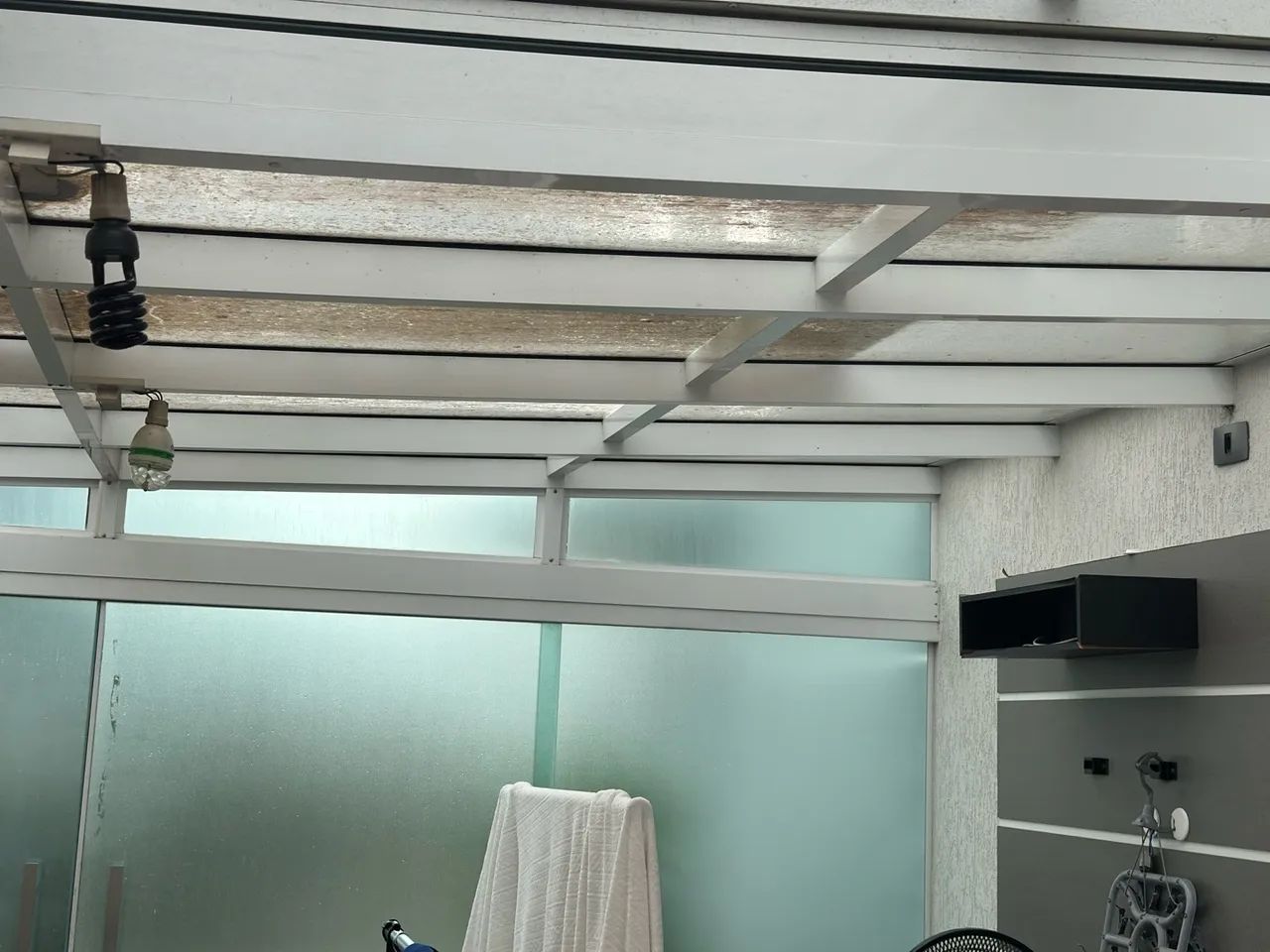 Área externa com cobertura de vidro e alumínio - Foto 5