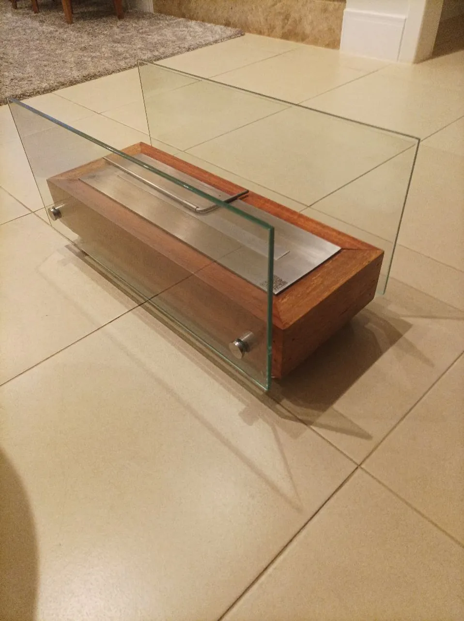 Lareira ecológica de mesa com design moderno