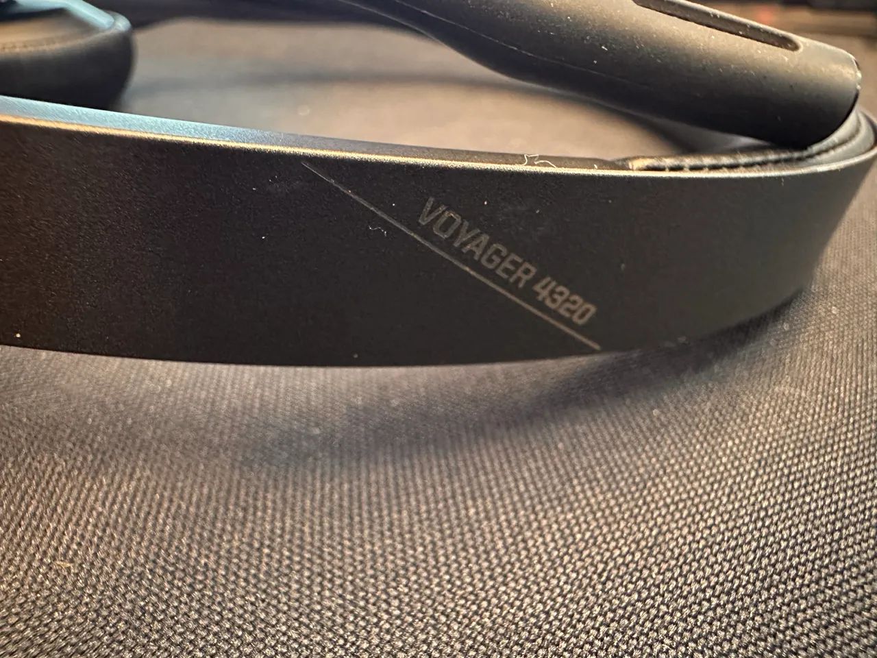 Headset Poly Voyager V4320 - Bluetooth - Cancelamento de Ruído Ativo - Foto 4